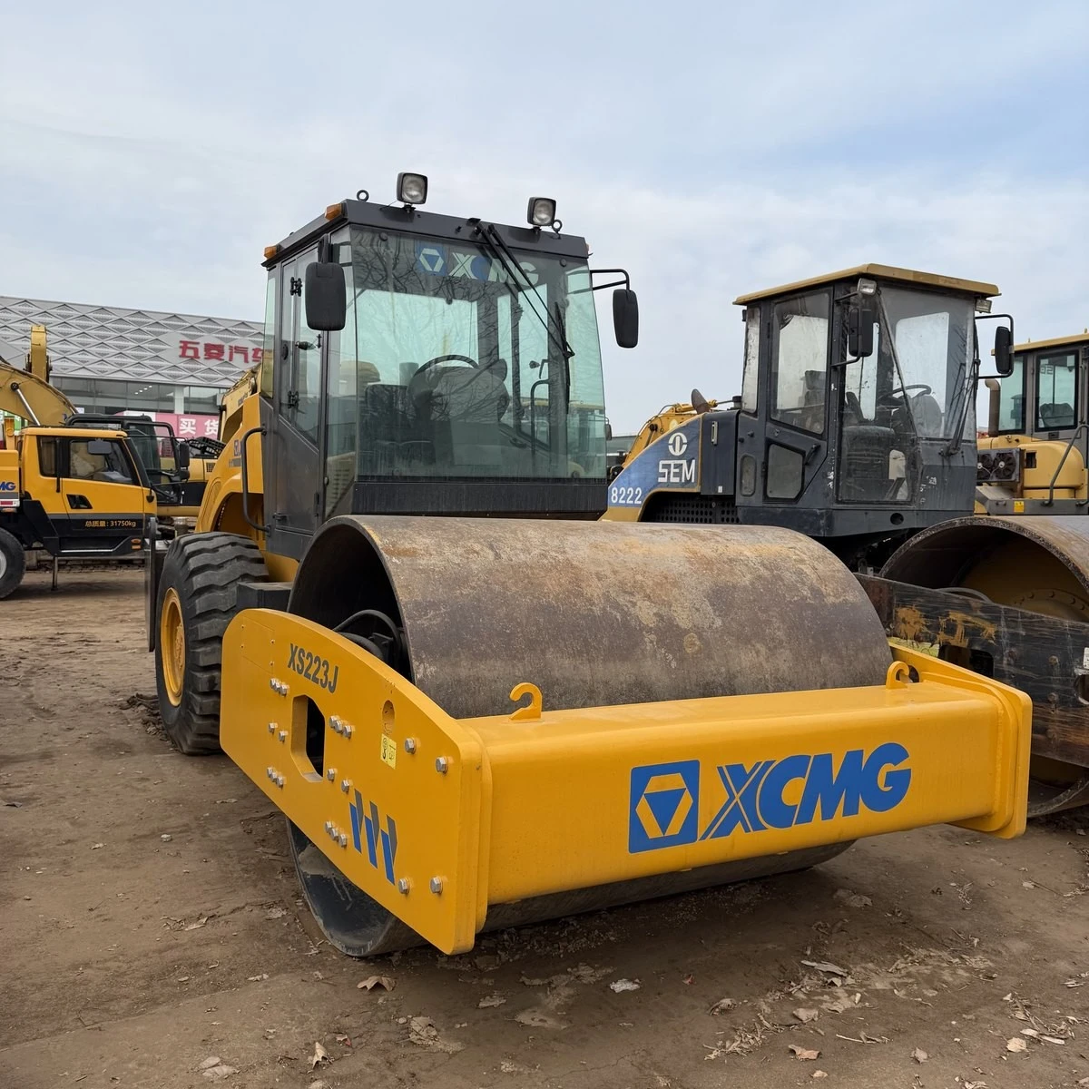 product-800-500 XCMG single drum vibratory roller with smooth steel drum
