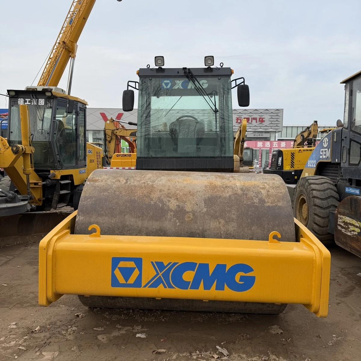 product-1-1 XCMG XS223J single drum vibratory roller, front view
